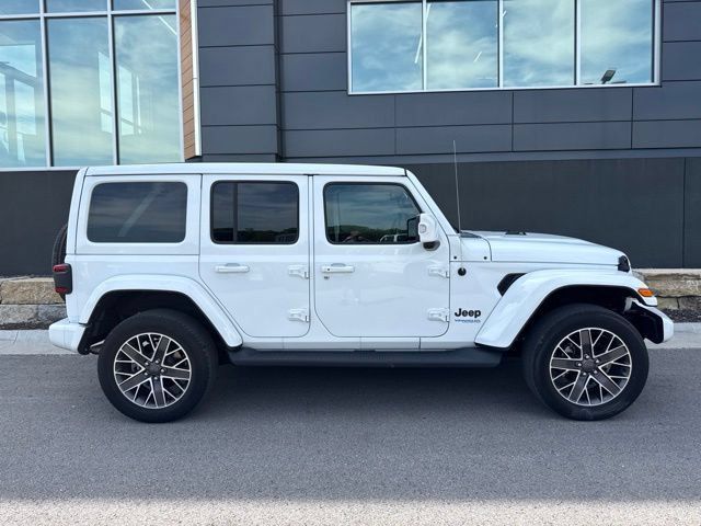 Used 2022 Jeep Wrangler Unlimited Sahara AWD/4WD image 2