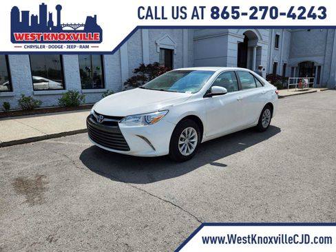 Used 2015 Toyota Camry LE FWD image 1