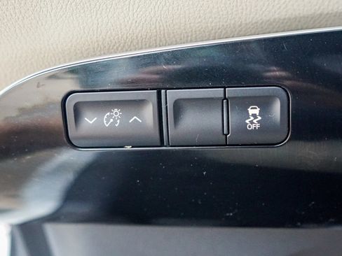 Used 2016 Toyota Prius Three image 25