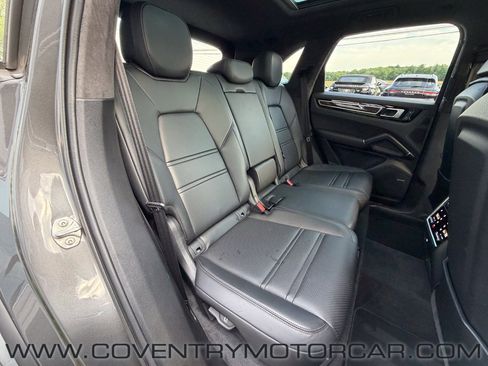 Used 2022 Porsche Cayenne GTS AWD/4WD image 35