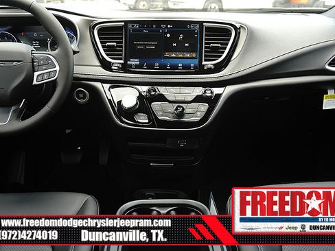 New 2027 Chrysler Pacifica Select FWD image 20