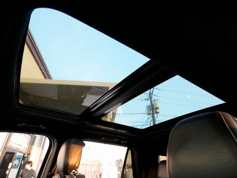 Used 2019 Lincoln Navigator Select image 20