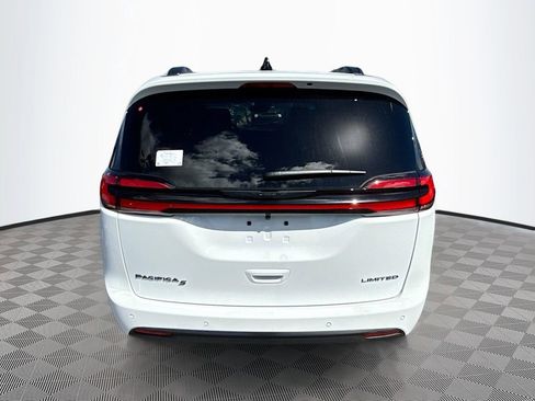 New 2026 Chrysler Pacifica Limited w/ S Appearance Package FWD image 6