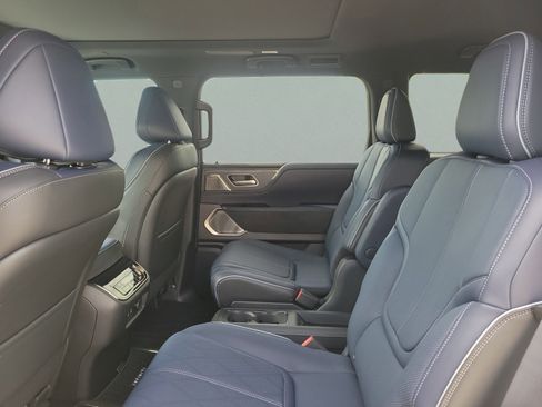 Certified 2026 INFINITI QX80 4WD w/ Sport Exterior Package image 12