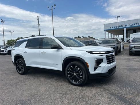 New 2026 Chevrolet Traverse LT w/ Sun and Wheel Package FWD image 1