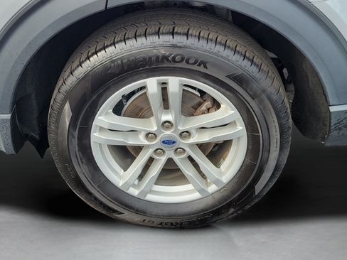 Used 2022 Ford Explorer XLT w/ Equipment Group 202A AWD/4WD image 30