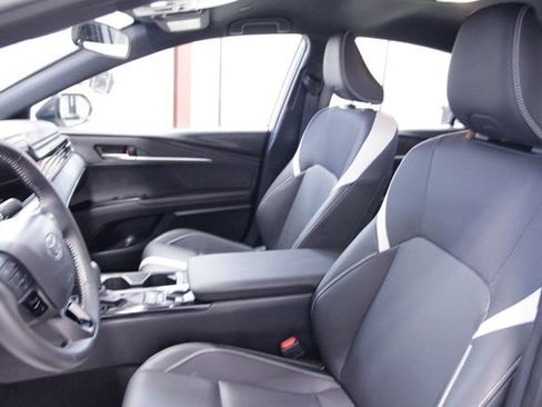 Used 2025 Toyota Camry SE image 13