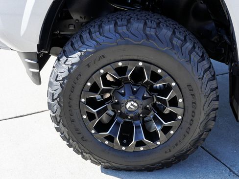 Certified 2017 Toyota Tacoma TRD Sport w/ Premium & Technology Package AWD/4WD image 12