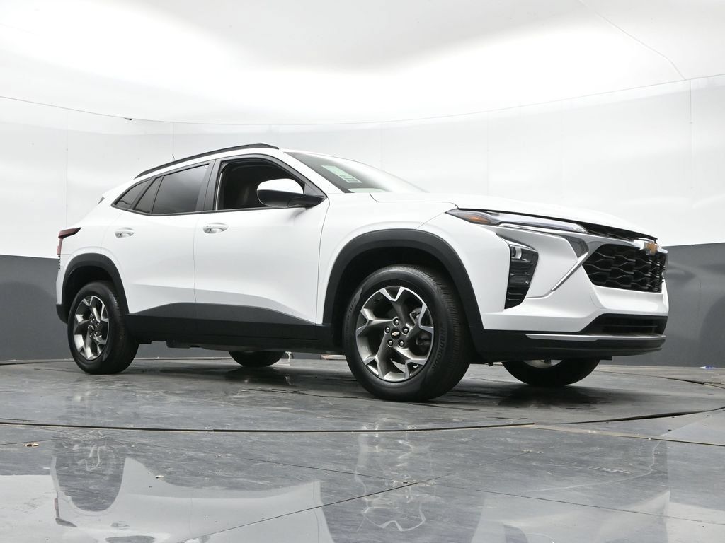 Used 2025 Chevrolet Trax LT w/ LT Convenience Package FWD image 44