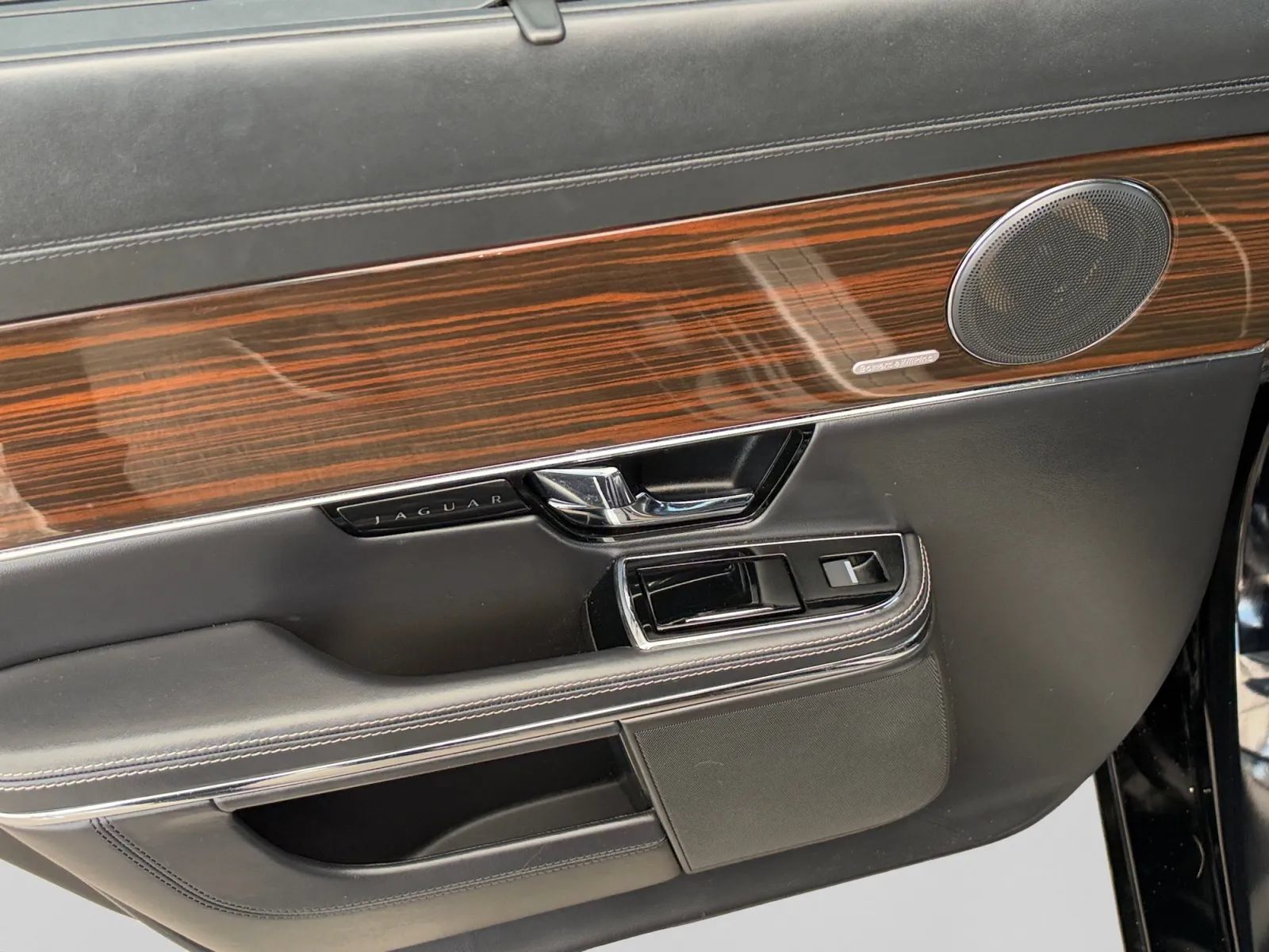 Used 2011 Jaguar XJ L RWD image 15