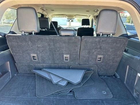 Used 2023 Ford Expedition XLT image 7