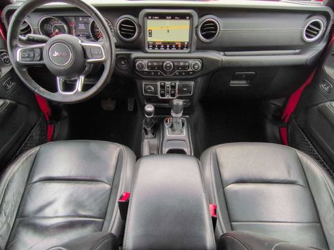 Used 2018 Jeep Wrangler Unlimited Sahara AWD/4WD image 14