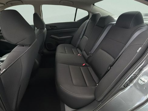 Used 2025 Nissan Altima 2.5 SV FWD image 14