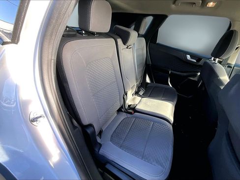 Used 2020 Ford Escape SE image 17