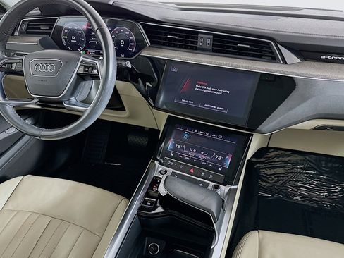 Used 2024 Audi Q8 e-tron Premium image 6