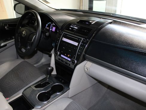 Used 2012 Toyota Camry LE FWD image 23