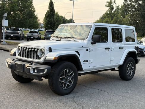 Used 2025 Jeep Wrangler Unlimited Sahara AWD/4WD image 7