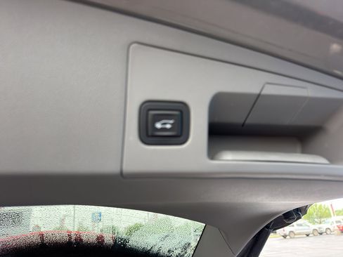 Used 2018 Cadillac XT5 Luxury w/ Driver Awareness Package image 14