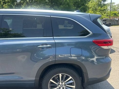 Used 2017 Toyota Highlander XLE AWD/4WD image 6