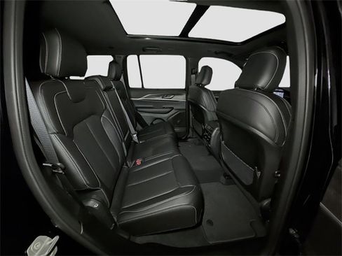 New 2025 Jeep Grand Cherokee Limited w/ Luxury Tech Group II image 31