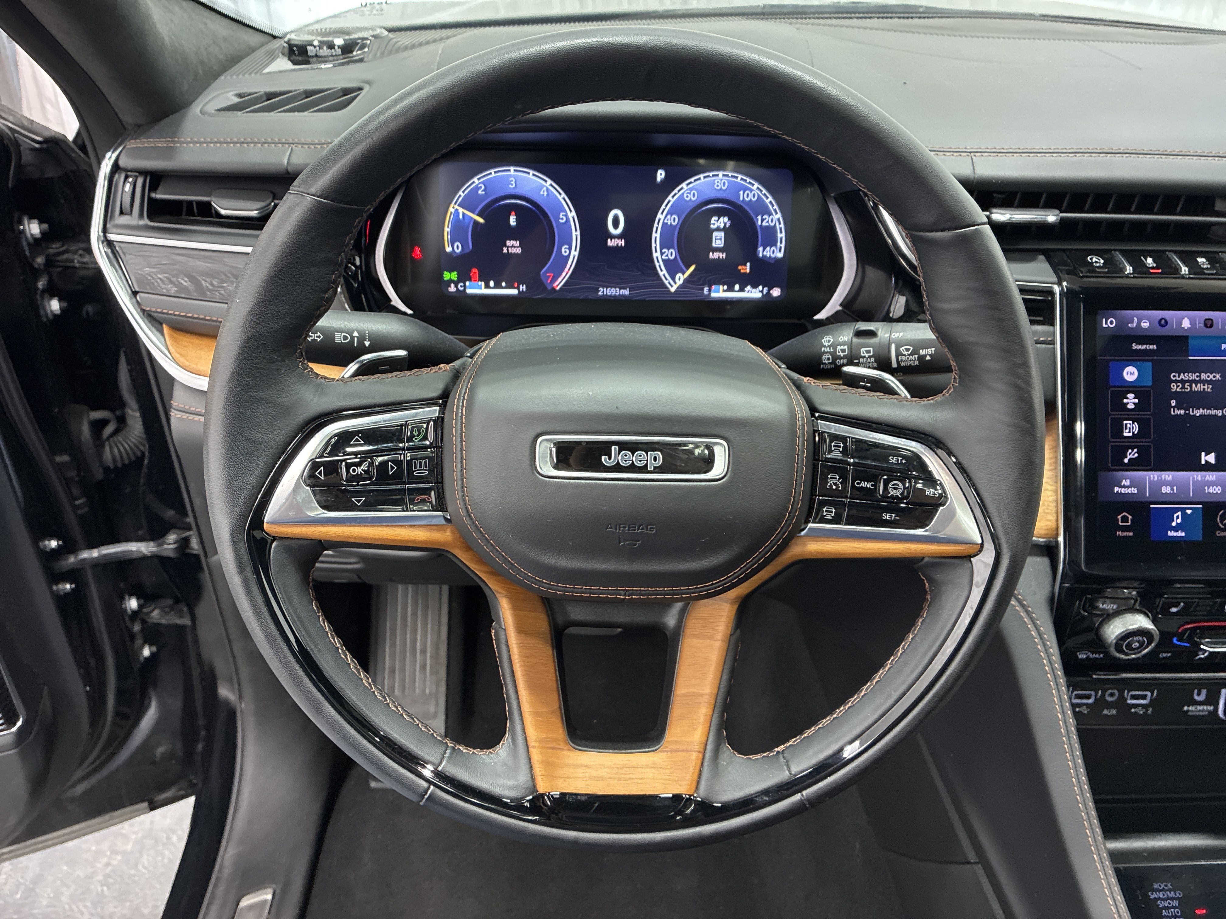 Certified 2024 Jeep Grand Cherokee Summit AWD/4WD image 22