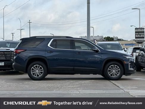 Used 2023 Chevrolet Traverse LT w/ Rear Camera Mirror Package AWD/4WD image 5