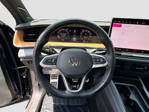 Used 2025 Volkswagen Tiguan SEL R-Line AWD/4WD image 11