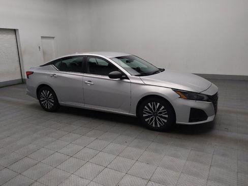 Used 2024 Nissan Altima 2.5 SV image 11