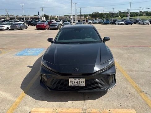 Used 2025 Toyota Camry SE FWD image 2