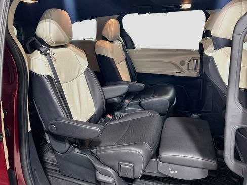 New 2026 Toyota Sienna Limited FWD image 27
