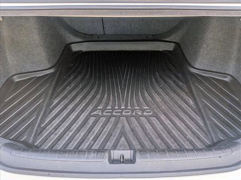 Used 2019 Honda Accord Touring image 5