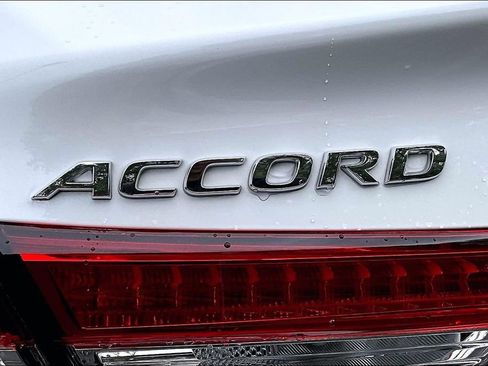 Used 2018 Honda Accord EX-L image 25