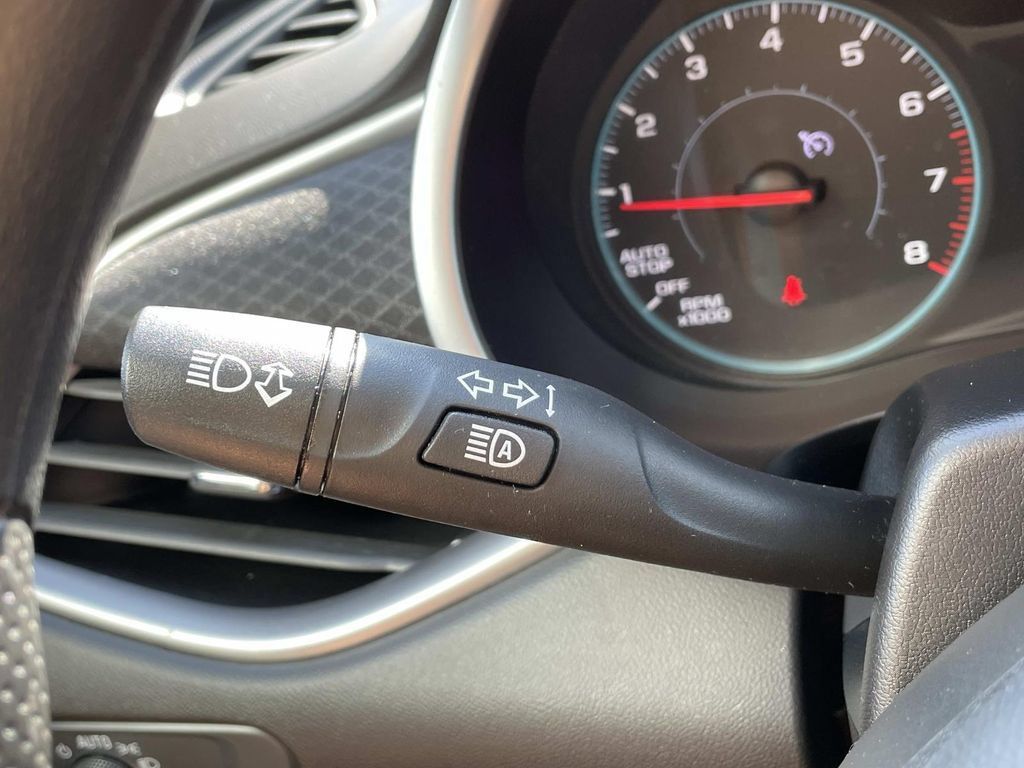 Used 2025 Chevrolet Malibu LT FWD image 24