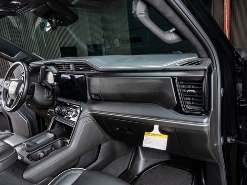 Used 2025 GMC Sierra 2500 AT4X image 18