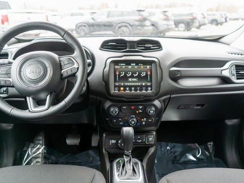 Used 2023 Jeep Renegade Latitude w/ Premium Group image 15