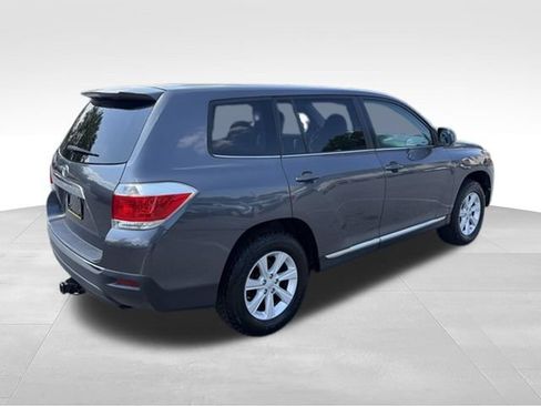 Used 2013 Toyota Highlander FWD w/ Cold Weather Pkg image 30