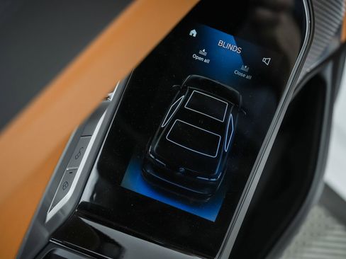 Used 2023 BMW 740i w/ Parking Assistance Package image 84