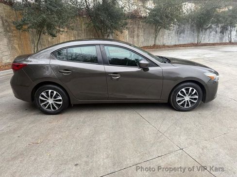 Used 2017 MAZDA MAZDA3 Sport image 4