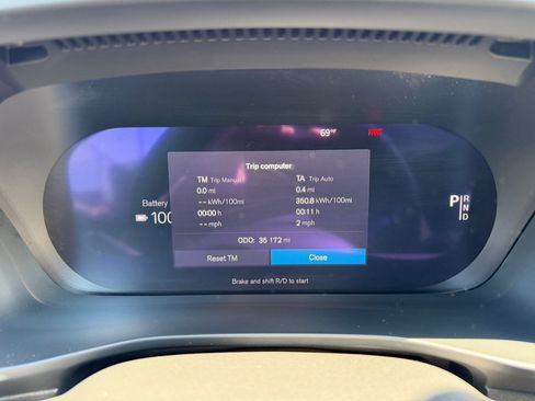 Used 2023 Volvo C40 Recharge Core w/ Climate Package AWD/4WD image 14