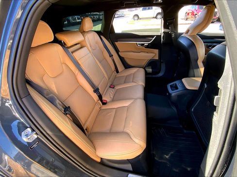 Used 2020 Volvo V90 T6 Cross Country image 17