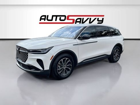 Used 2024 Lincoln Nautilus Premier AWD/4WD image 3