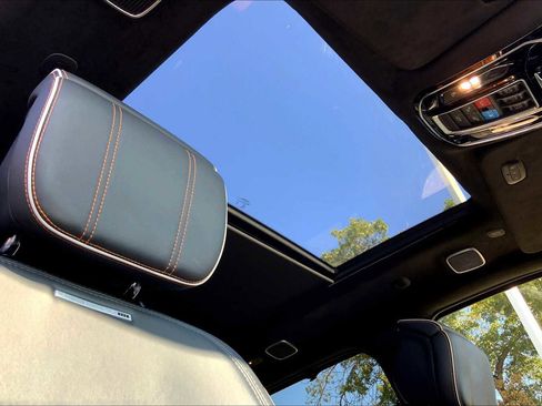 Used 2024 Jeep Grand Wagoneer L Series III image 12