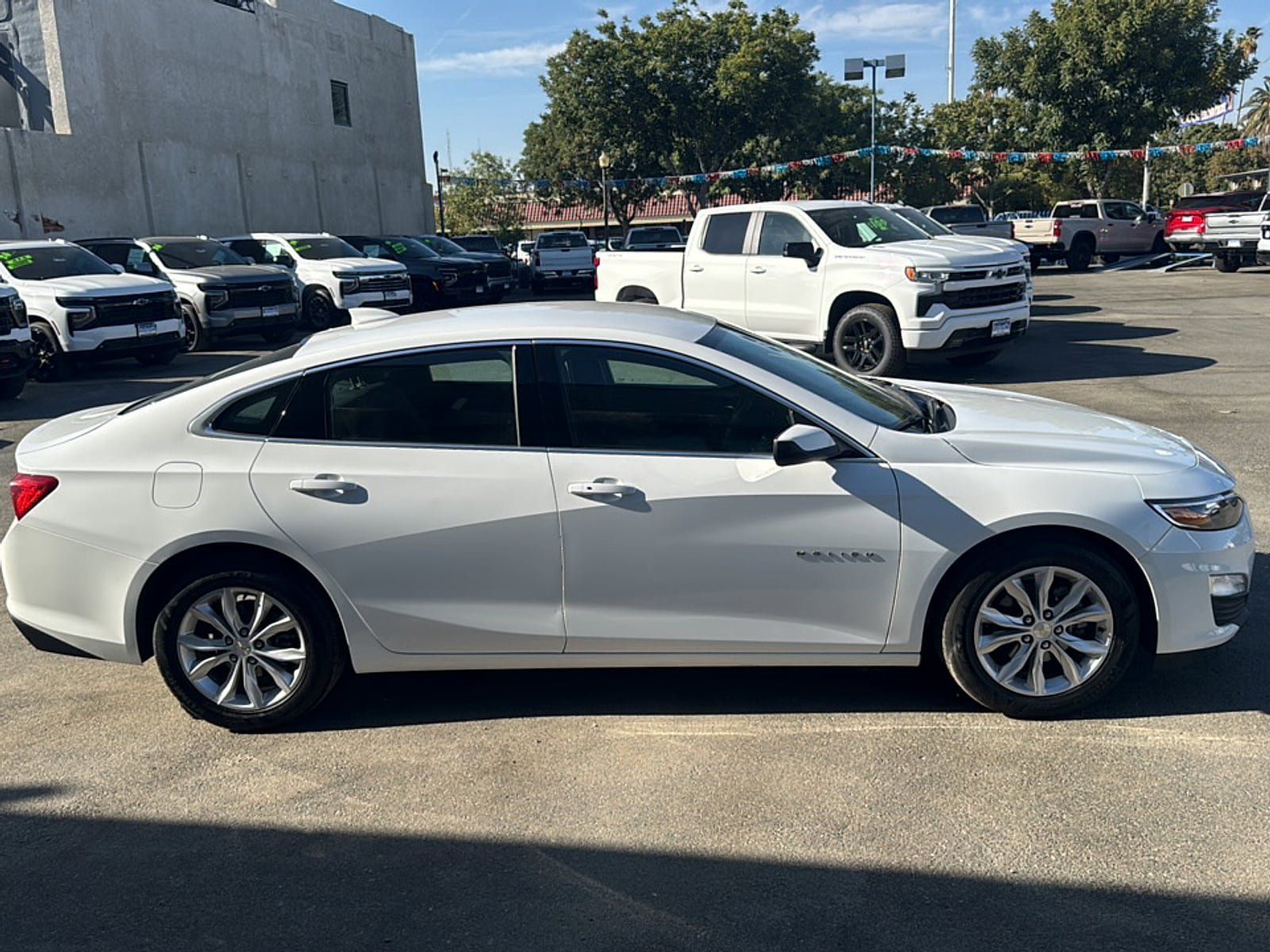 Used 2025 Chevrolet Malibu LT FWD image 5