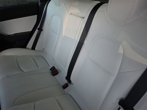 Used 2019 Tesla Model 3 Standard Range Plus image 18