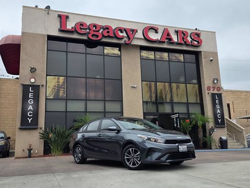 Used 2024 Kia Forte LXS FWD image 2