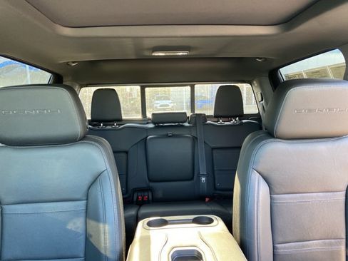 Used 2022 GMC Sierra 1500 Denali w/ Driver Alert Package II AWD/4WD image 19