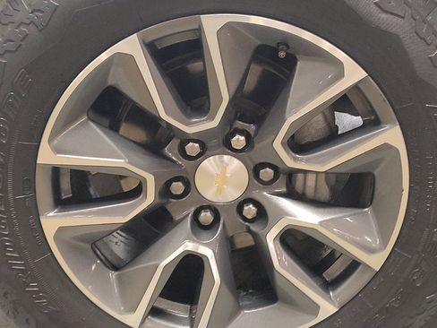 Used 2021 Chevrolet Silverado 1500 LT RWD image 31