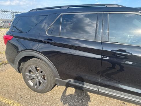 Used 2024 Ford Explorer XLT w/ Equipment Group 202A AWD/4WD image 7