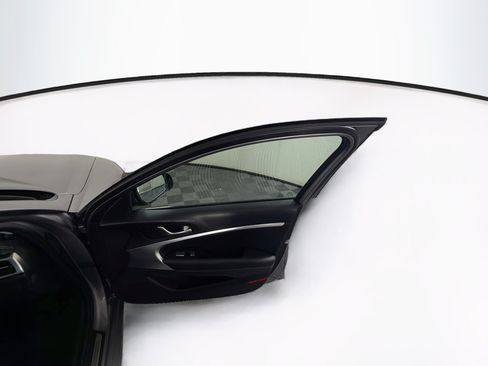 Used 2025 Genesis G70 2.5T RWD image 31