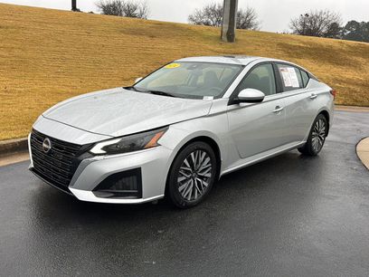 Used 2024 Nissan Altima 2.5 SV w/ SV Premium Package